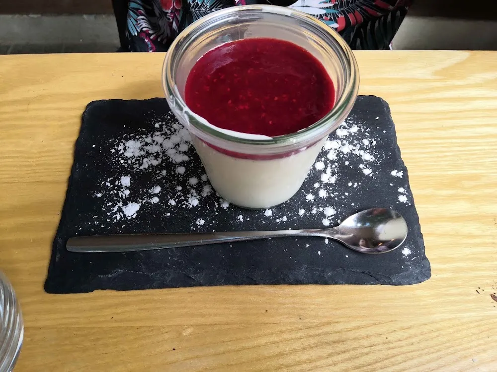 Panna Cotta Au Colis de Framboises Maison